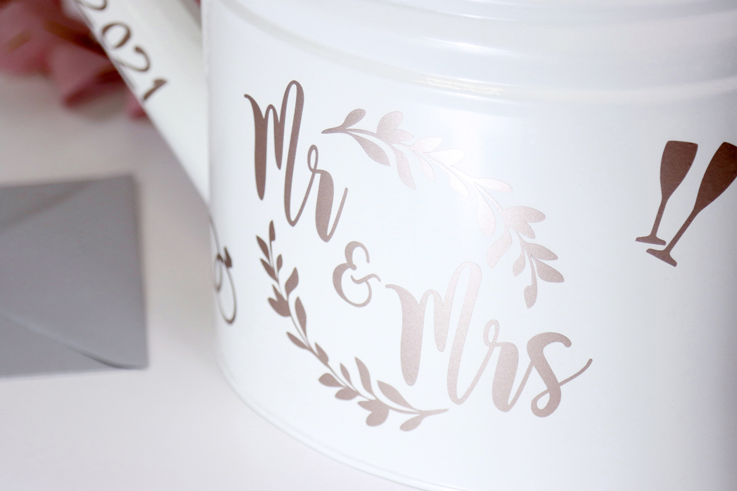 Aufkleber-Set "Mr & Mrs" - 24-tlg., personalisiert in 5 Farben